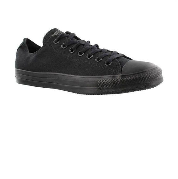CONVERSE - Black Low Chuck Taylor's